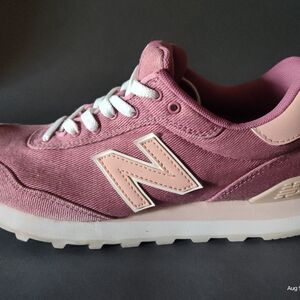 New Balance 9  Women's Mauve and Cream Sneakers